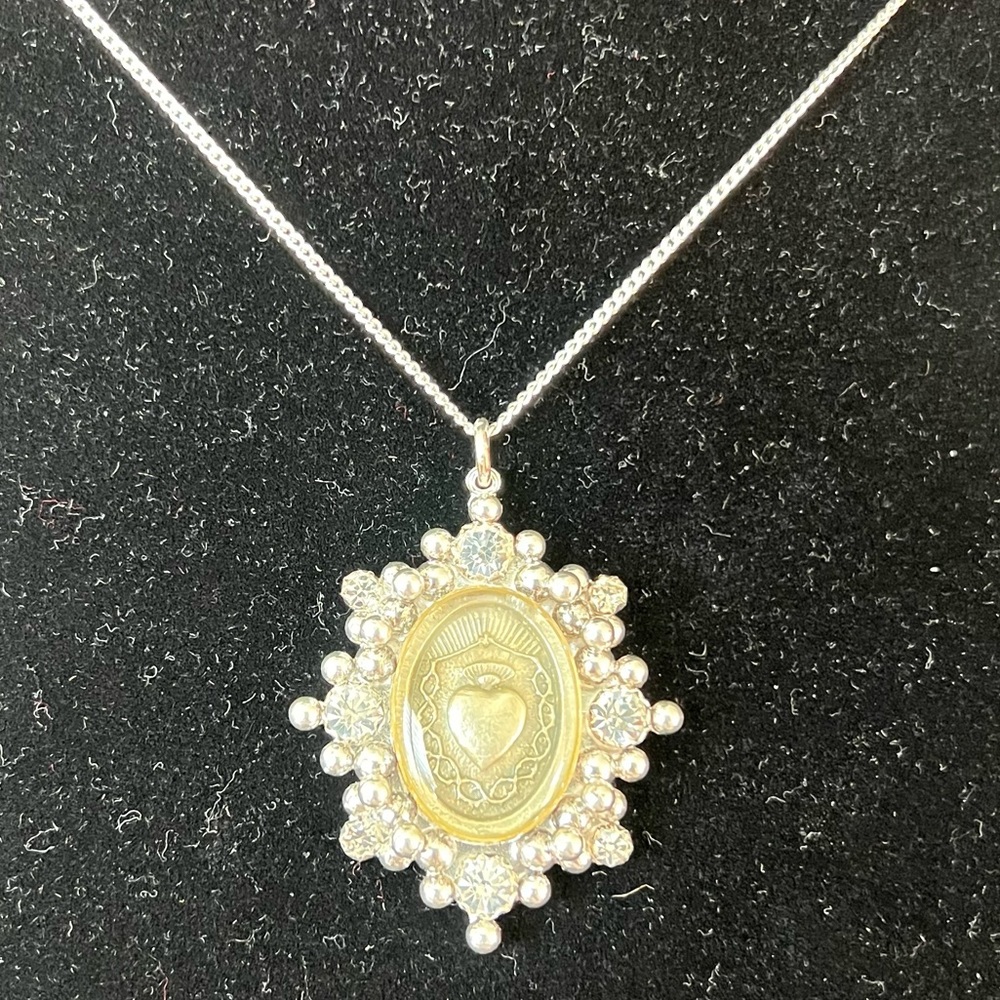 Oval Cloister Sacred Heart Choker – Silver Necklace